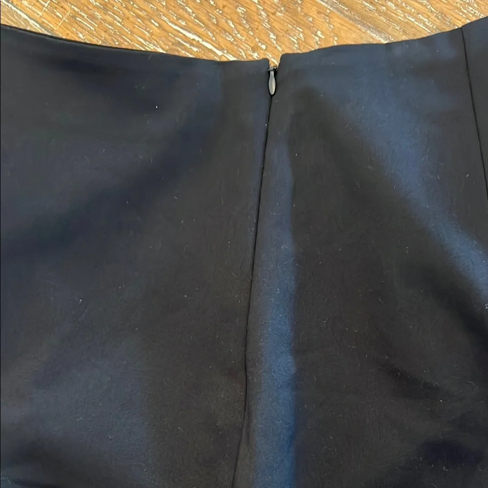 Vestique Black Skorts with Ruffled Detail‎